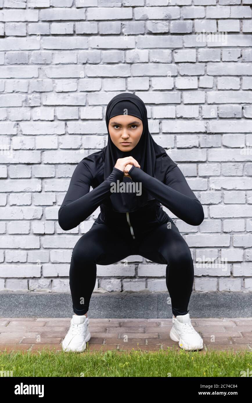 Arab squat hires stock photography and images Alamy