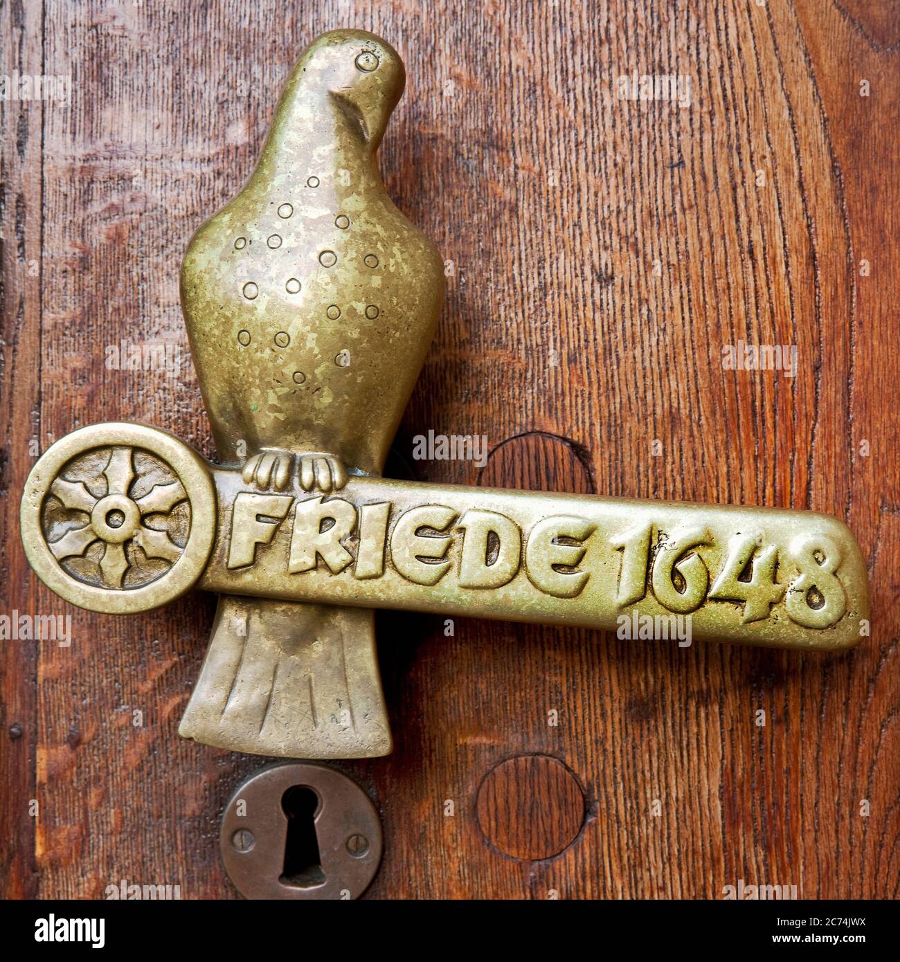 door handle in form of a dove with lettering Friede 1648, Peace of Westphalia on the town hall of Osnabrueck, Germany, Lower Saxony, Osnabrueck Stock Photo