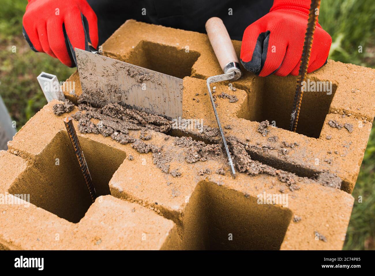 Laying blocks layer by layer quick construction of concrete walls