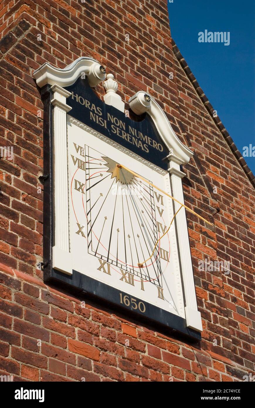 Vertical declining sundial, Aldeburgh Stock Photo