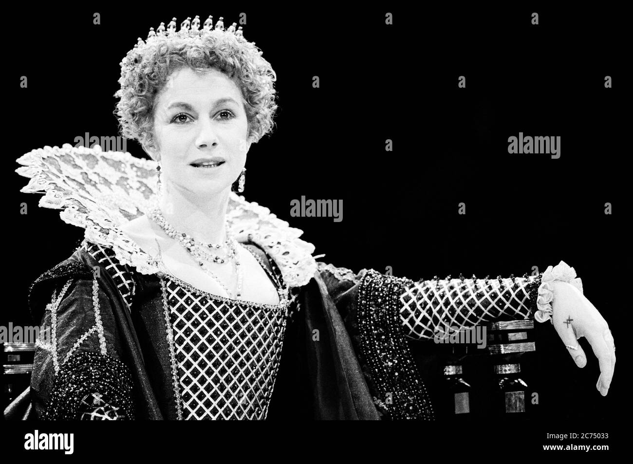 Helen Mirren (The Duchess of Malfi) in THE DUCHESS OF MALFI by John Webster at the Royal Exchange Theatre, Manchester 16/09/1980  transferred to the Roundhouse, London NW1  01/04/1981  design: Bob Crowley   lighting: Geoffrey Joyce   director: Adrian Noble Royal Exchange Theatre, Manchester  16/09/1980   Roundhouse, London NW1  01/04/1981 Stock Photo
