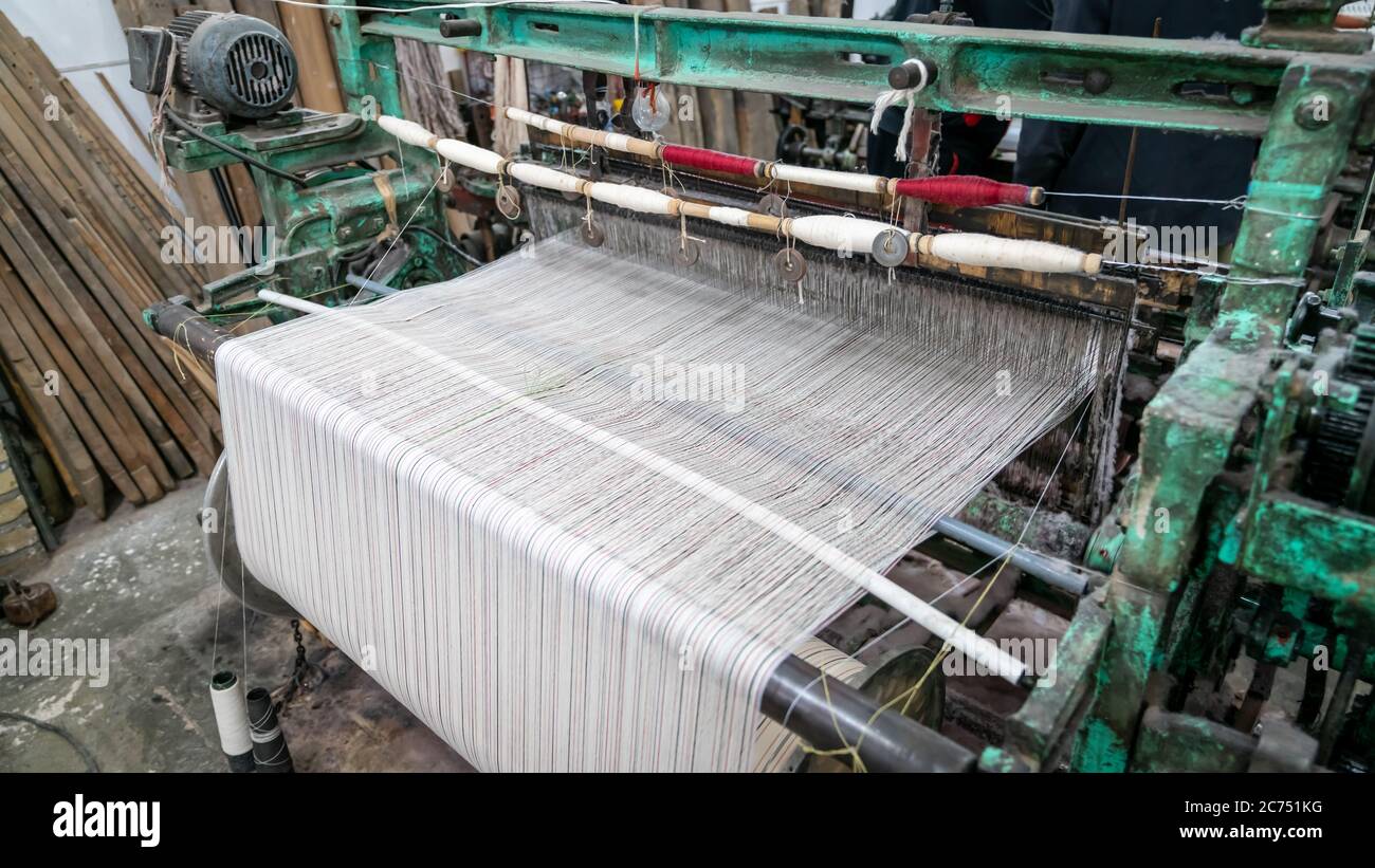 Weaving machine for household weaving, used for weaving persian carpets