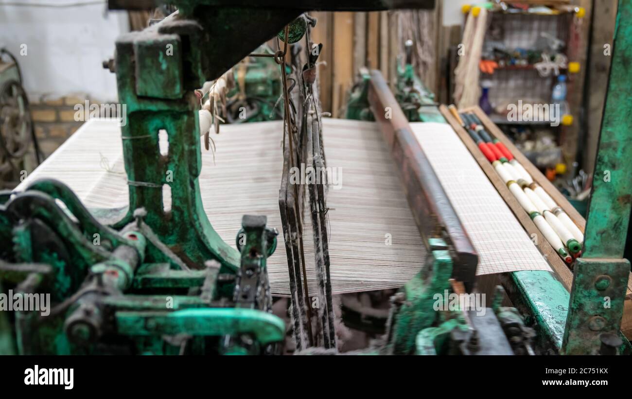 Weaving machine for household weaving, used for weaving persian carpets