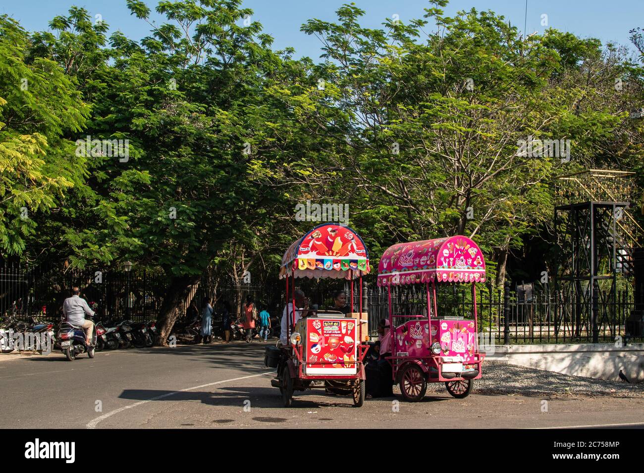 Ice cream carts hires stock photography and images Alamy