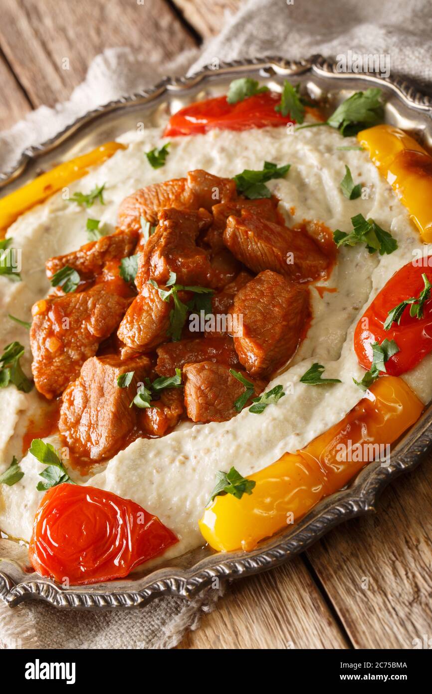 https://c8.alamy.com/comp/2C75BMA/alinazik-or-ali-nazik-kebab-is-a-delicious-marriage-of-char-grilled-smoked-eggplant-puree-mixed-with-yoghurt-and-topped-with-tender-lamb-stew-closeup-2C75BMA.jpg