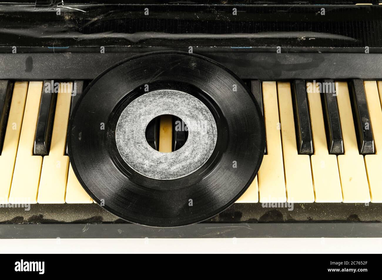Photo picture close-up of piano keys keyboard and vinyl disk record ...