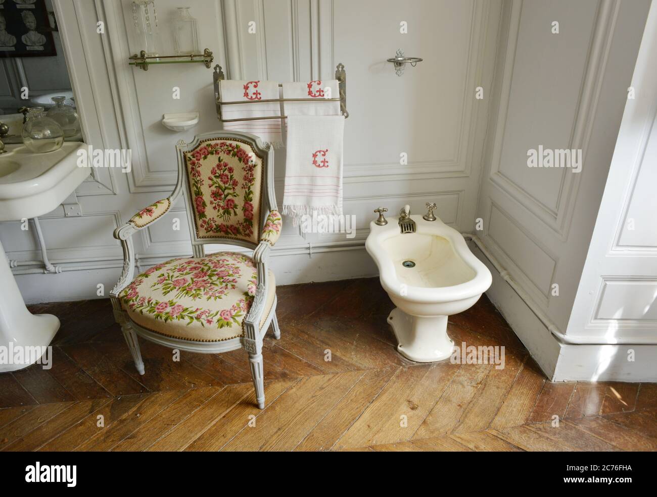 Bidet historical hi-res stock photography and images - Alamy
