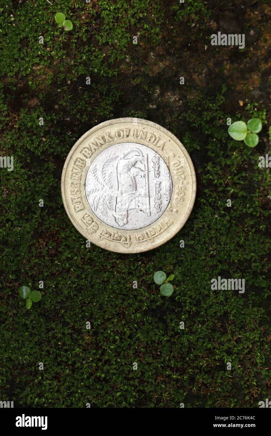 10 rupee coin hi-res stock photography and images - Alamy