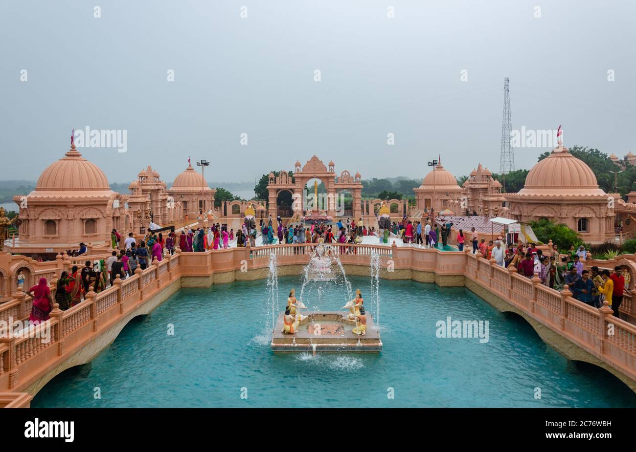 Sandstone mandaps surrounding the artificial pond at Nilkanth Dham Swaminarayan Temple, Poicha, Gujarat, India Stock Photo