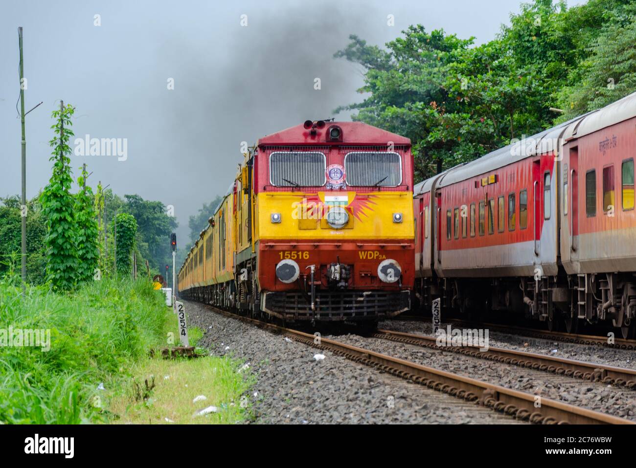 22120 Karmali - Mumbai CSMT Tejas Express crossing 22414 Hazrat Nizamuddin - Madgaon Rajdhani Express at Kankavali Railway Station on Konkan Railway Stock Photo