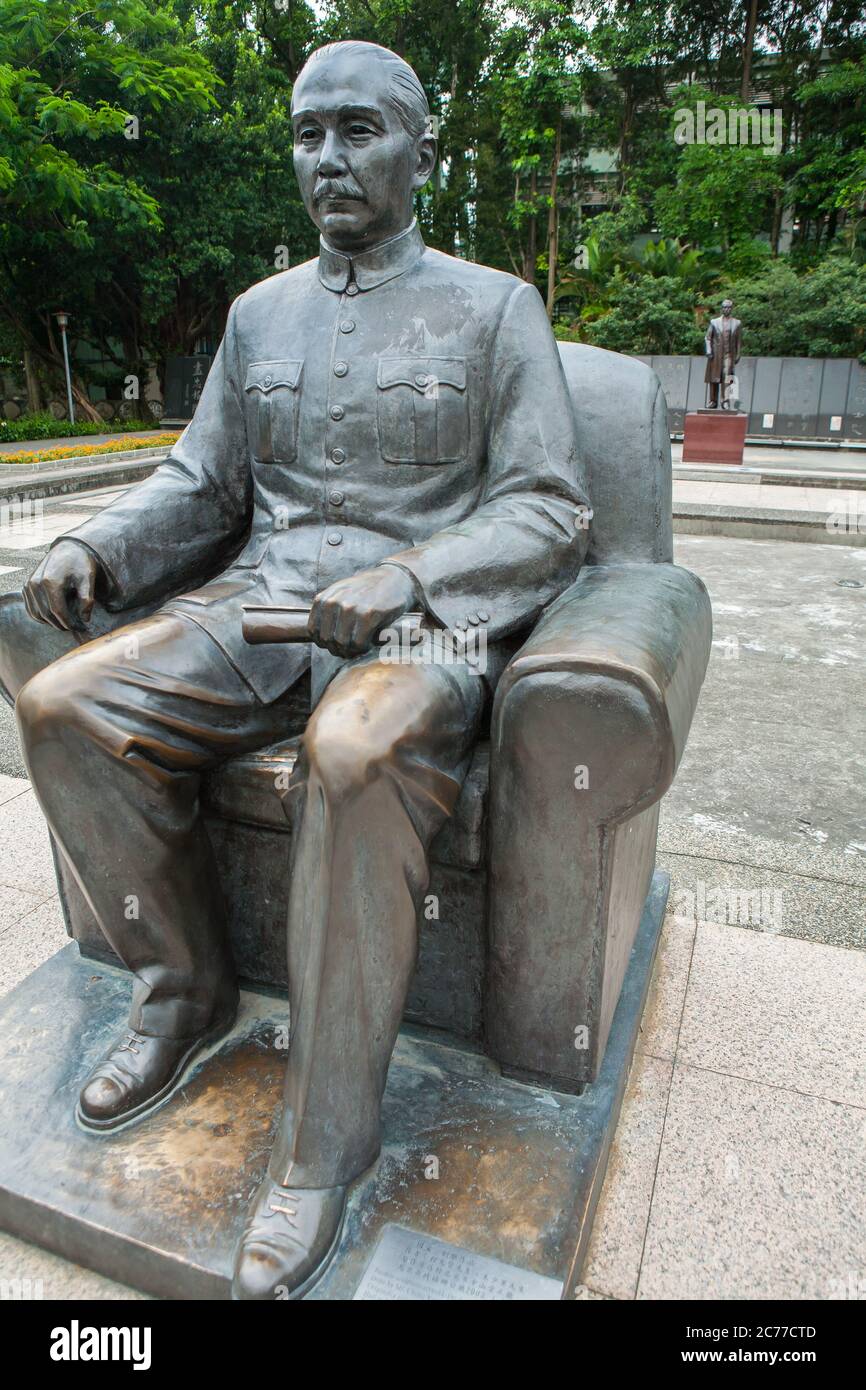 Statue of Dr. Sun Yat-Sen at National Dr. Sun Yat-Sen Memorial Hall, Taipei, Taiwan Stock Photo