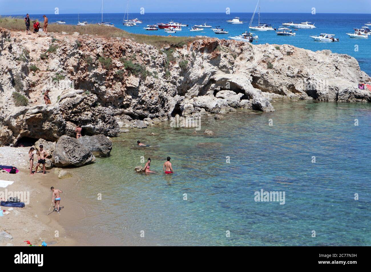 Otranto - Turisti alla Spiaggia dell'Orte Stock Photo