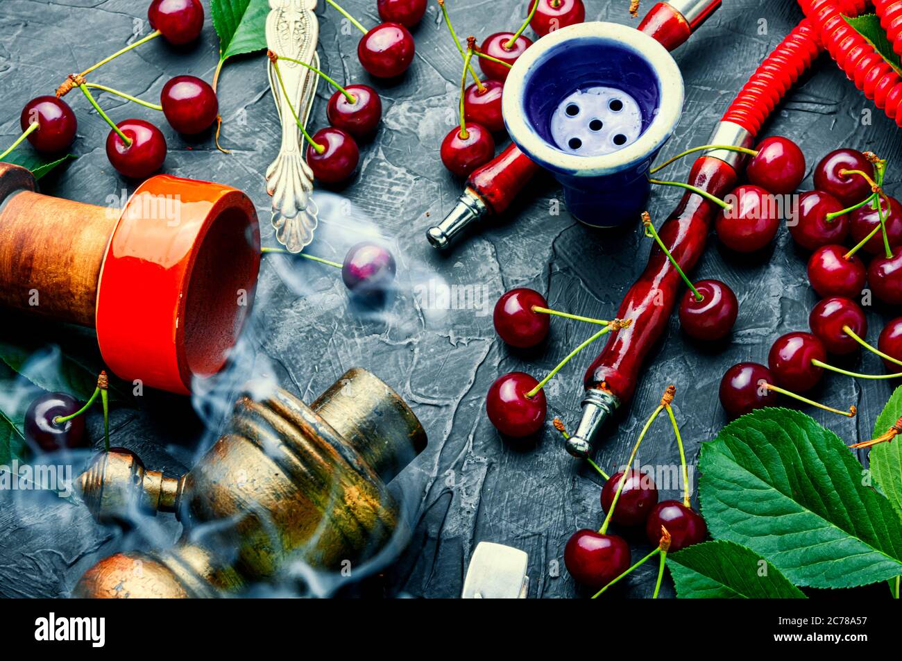 Вишня гранат лимон кальян. Кальян вишня. Можно добавить фрукты в кальян. Натюрморт с кальяном. Hooch вишневый.