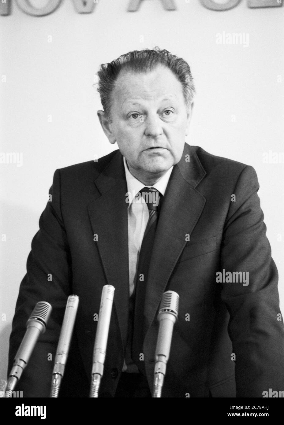 General secretary of the Czechoslovak Communist party (KSC) Milos Jakes  addresses a meeting of party activists from state judiciary institutions in  Pr Stock Photo - Alamy