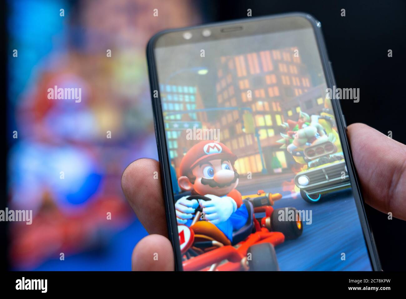 Mario kart mobile hi-res stock photography and images - Alamy