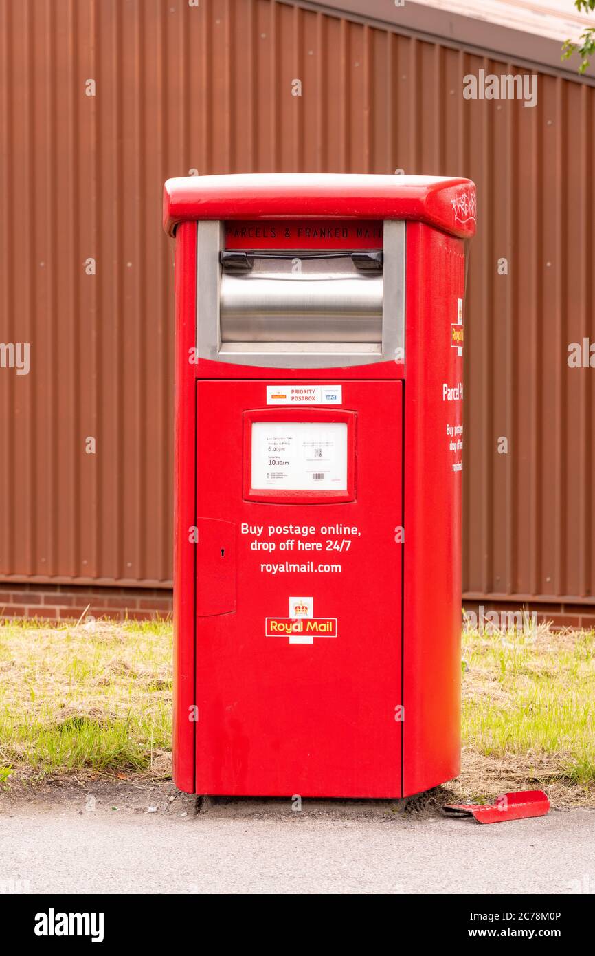 Parcel postbox hi res stock photography and images Alamy