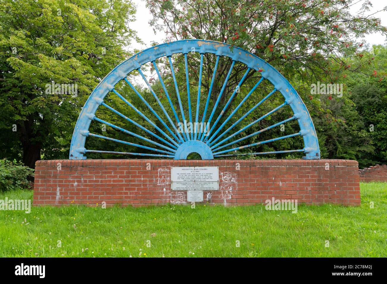 Houghton Main Colliery winding wheel memorial, Little Houghton, Barnsley, South Yorkshire, England, UK Stock Photo