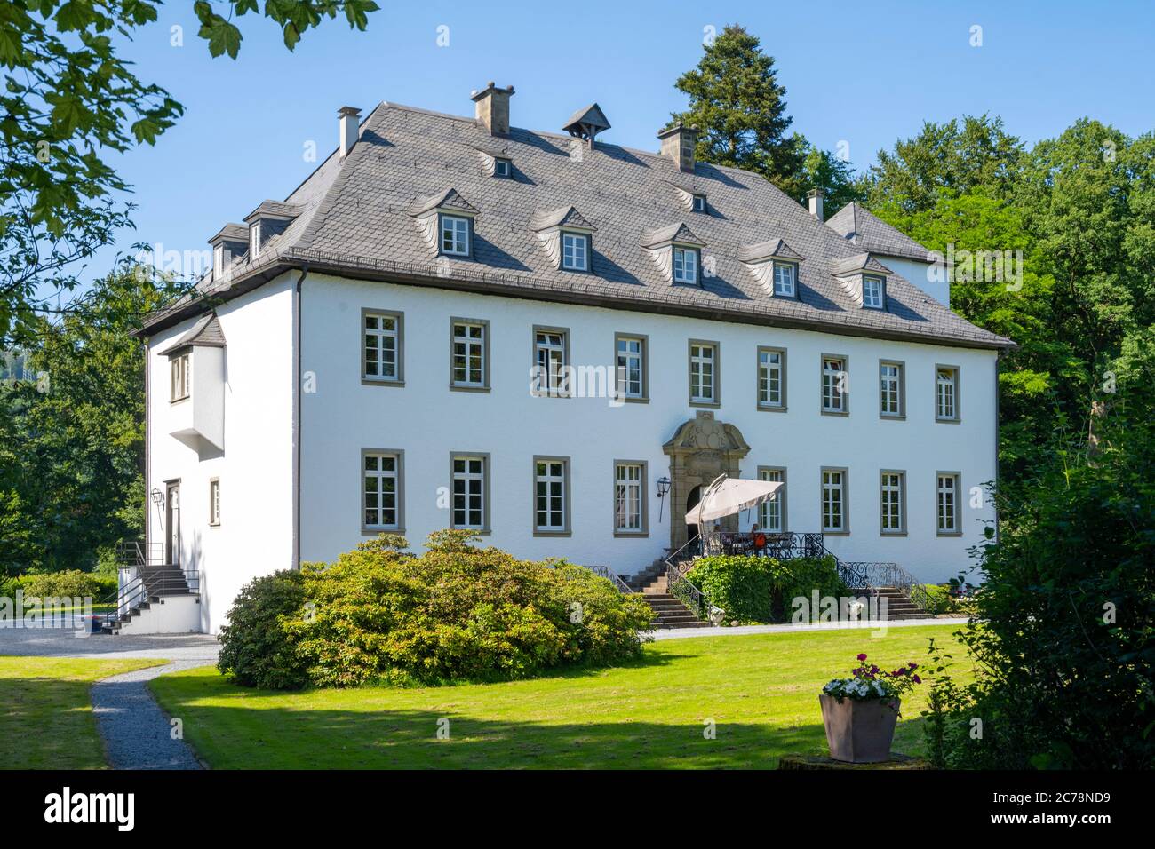 Deutschland, Nordrhein-Westfalen, Hochsauerlandkreis, Bestwig, Haus Ostwig im Ortsteil Ostwig Stock Photo