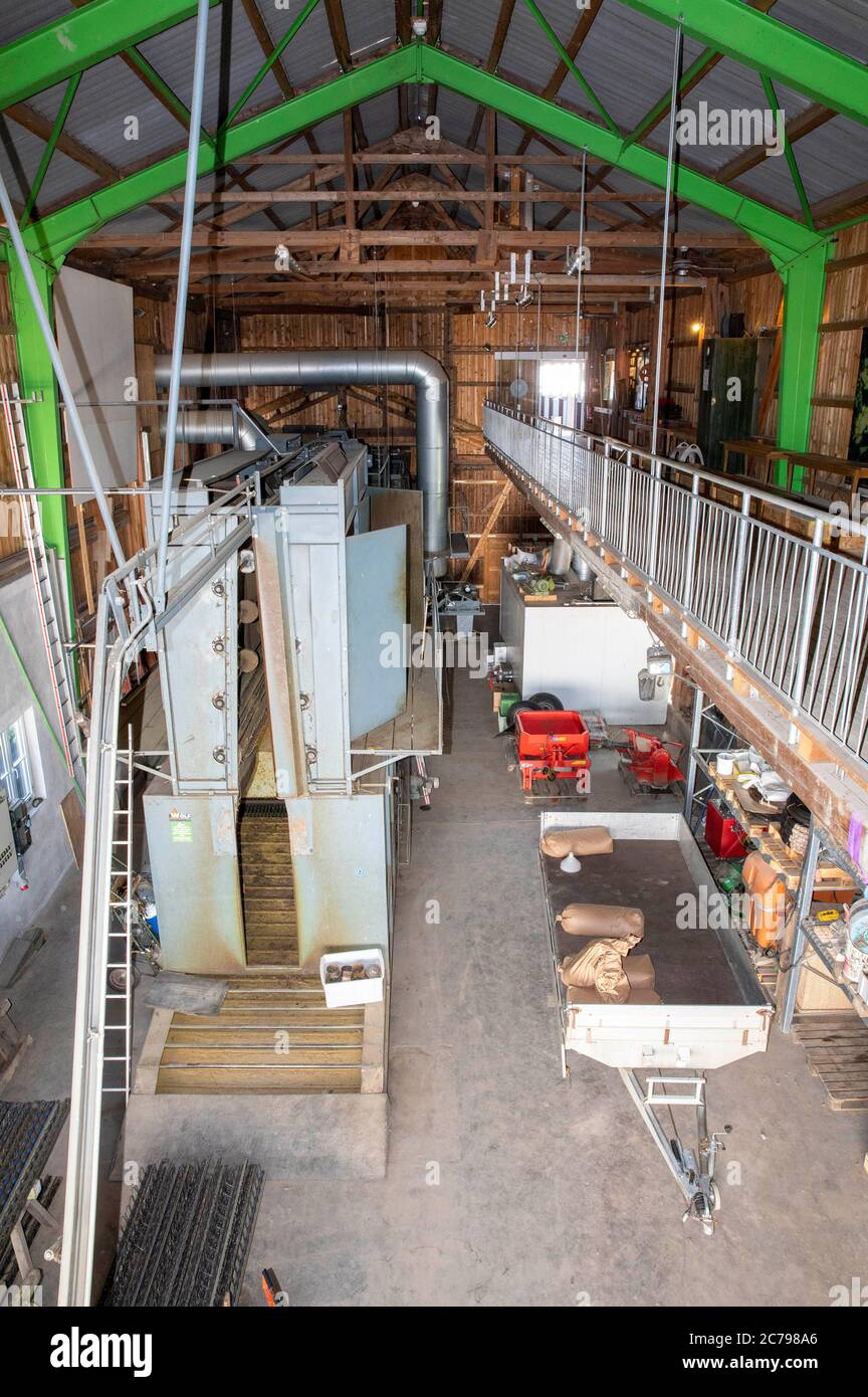 Hop picking machine hi-res stock photography and images - Alamy