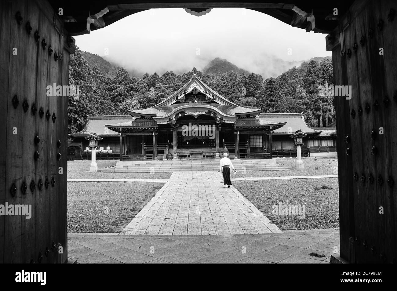 Yahiko jinja Black and White Stock Photos & Images Alamy