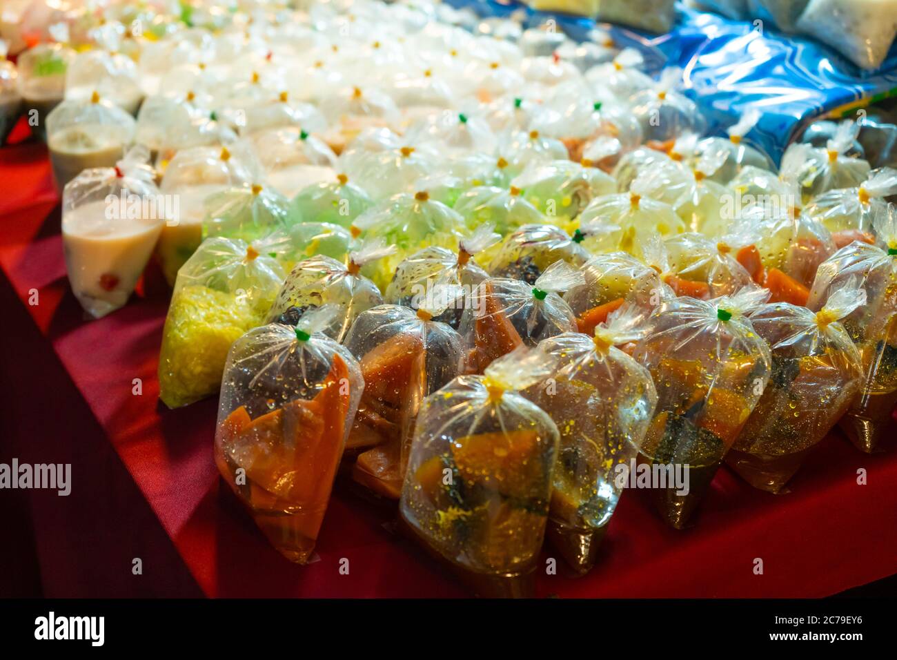 Street Food Market Asia Fruit Packaged Mini Plastic Bags Takeaway Stock  Photo by ©Kukota 392366166