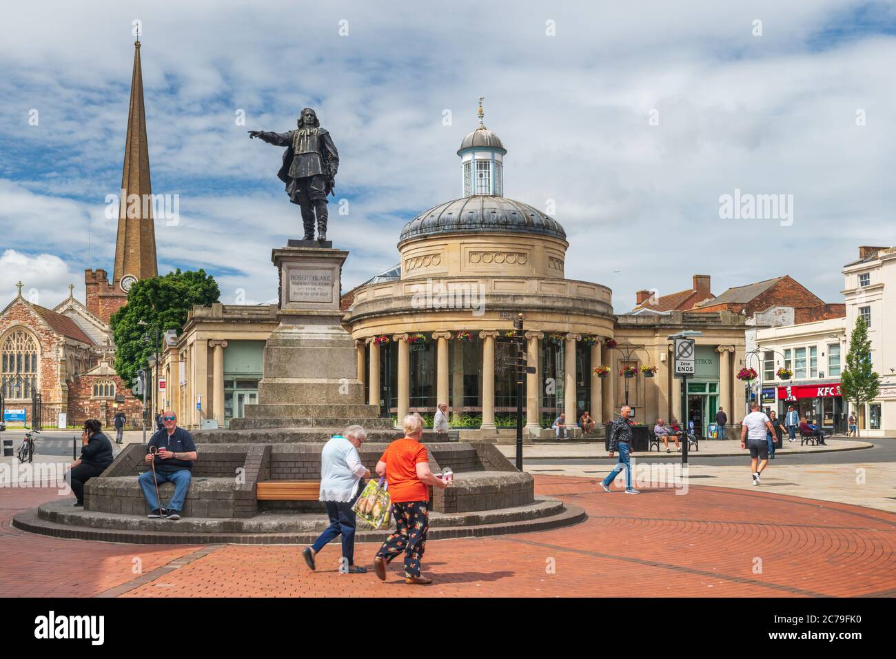 The centre of Bridgwater in Somerset on a summer's day. From left to right are The Church of Saint Mary, the statue of Robert Blake and the Corn Excha Stock Photo
