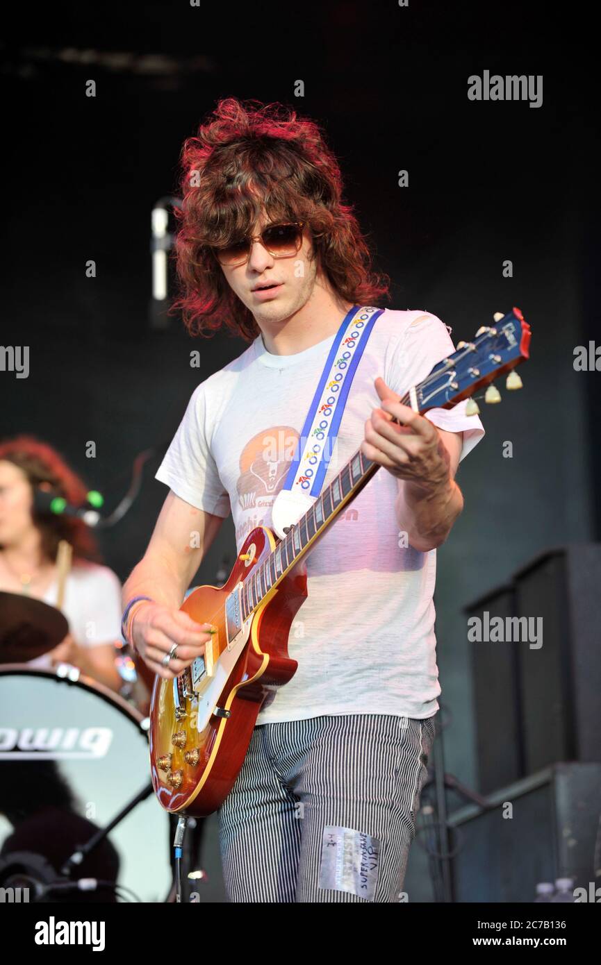 Andrew VanWyngarden of MGMT performing at the 2008 San Diego Street ...