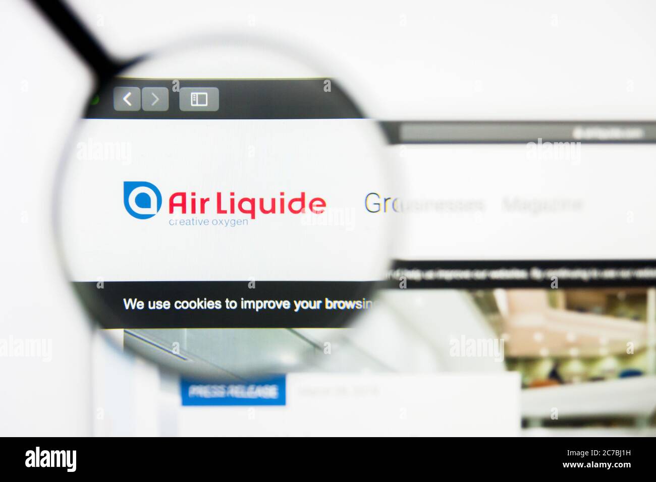 Los Angeles, California, USA - 8 April 2019: Illustrative Editorial of Air Liquide website homepage. Air Liquide logo visible on display screen. Stock Photo