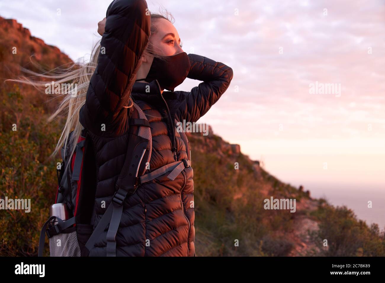 Woman on top of mountain sunset hi-res stock photography and images - Alamy