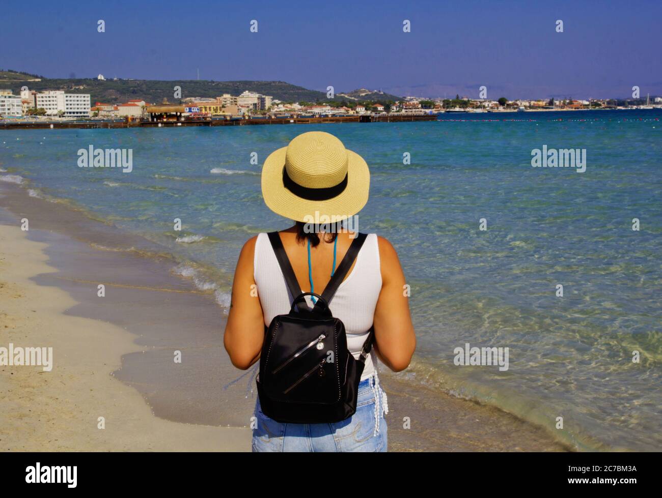 Beautiful young woman in hat on the beach Stock Photo - Alamy