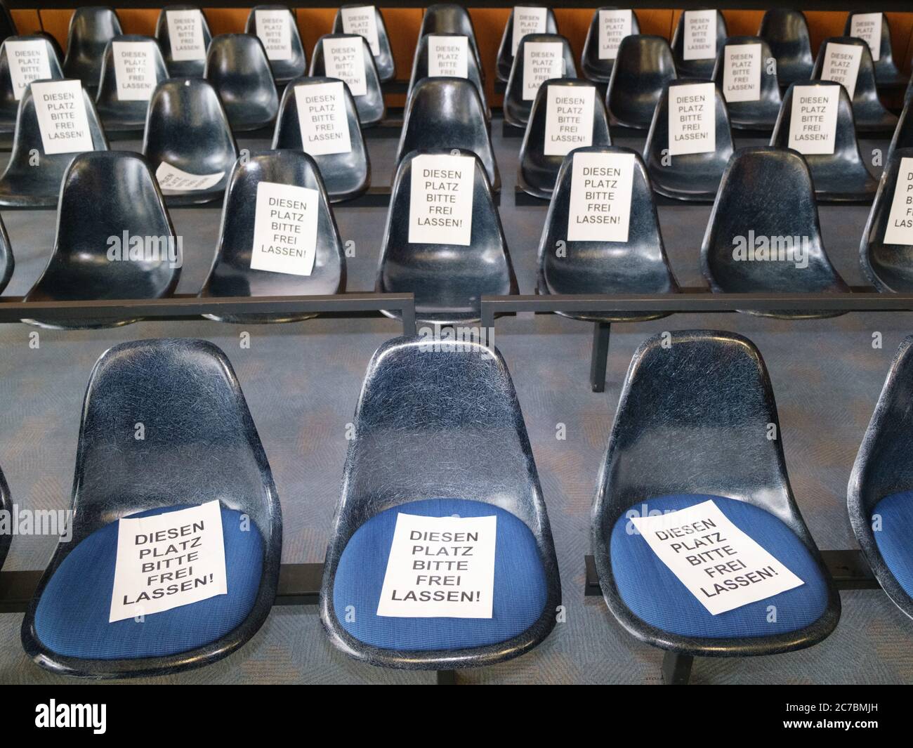 Hildesheim, Germany. 16th July, 2020. 'Please leave this seat free!' is written on visitor's chairs in the courtroom of the district court of Hildesheim. Credit: Ole Spata/dpa/Alamy Live News Stock Photo