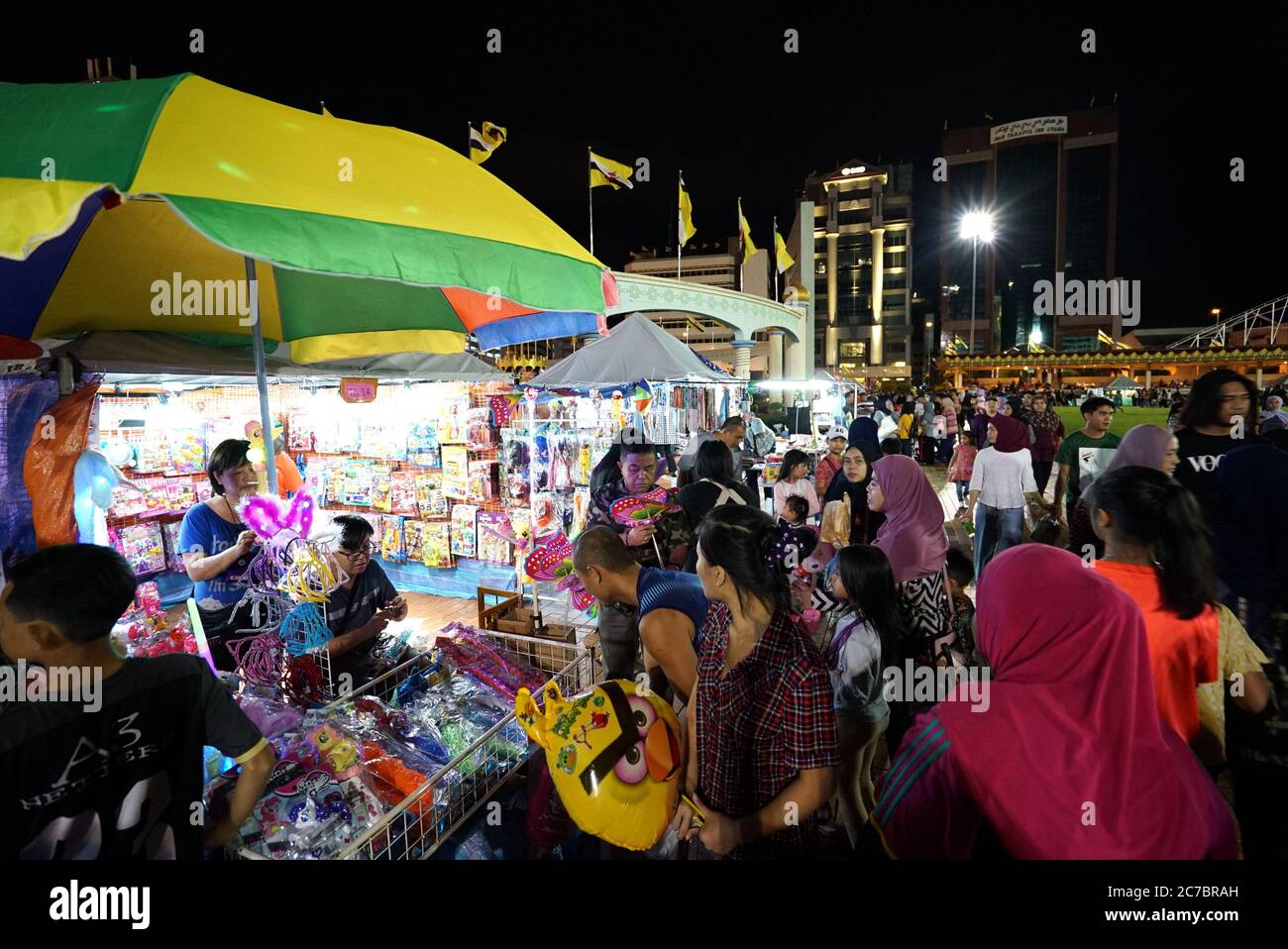 bandar-seri-begawan-brunei-15th-july-2020-people-visit-a-night