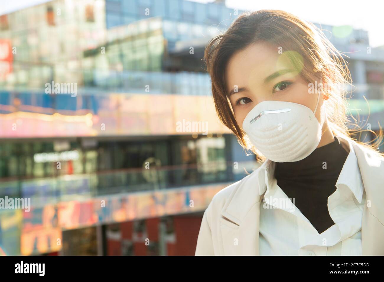 Office worker wearing mask hi-res stock photography and images - Alamy