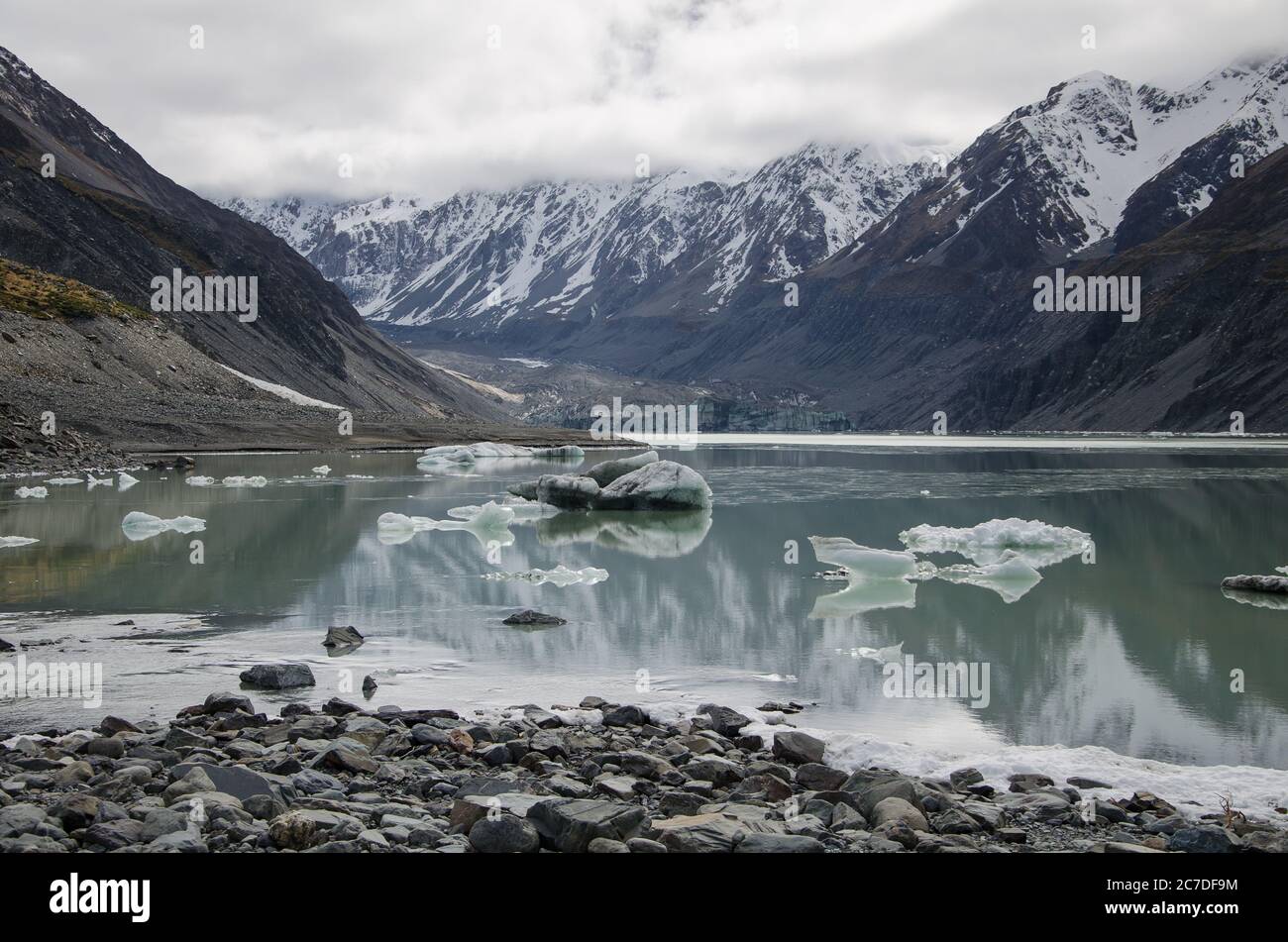 Icebergs on Hooker Lake in Mount Cook National Park, South Island, New Zealand Stock Photo