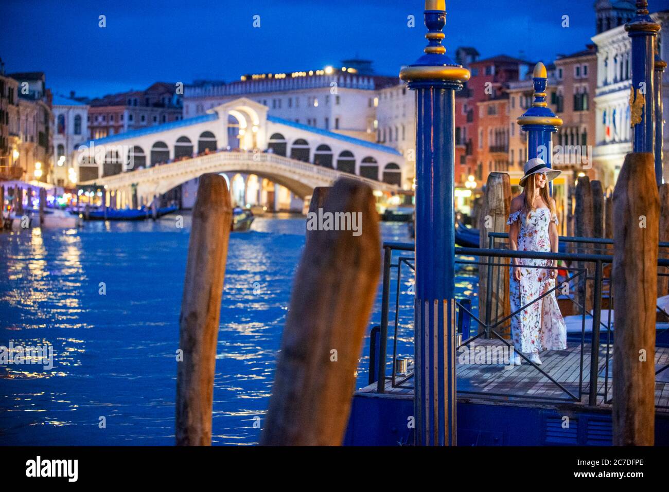 Nice woman and Rialto bridge back. Gondolas, with tourists, on the Grand Canal, next to the Fondamenta del Vin, Venice, UNESCO, Veneto, Italy, Europe Stock Photo