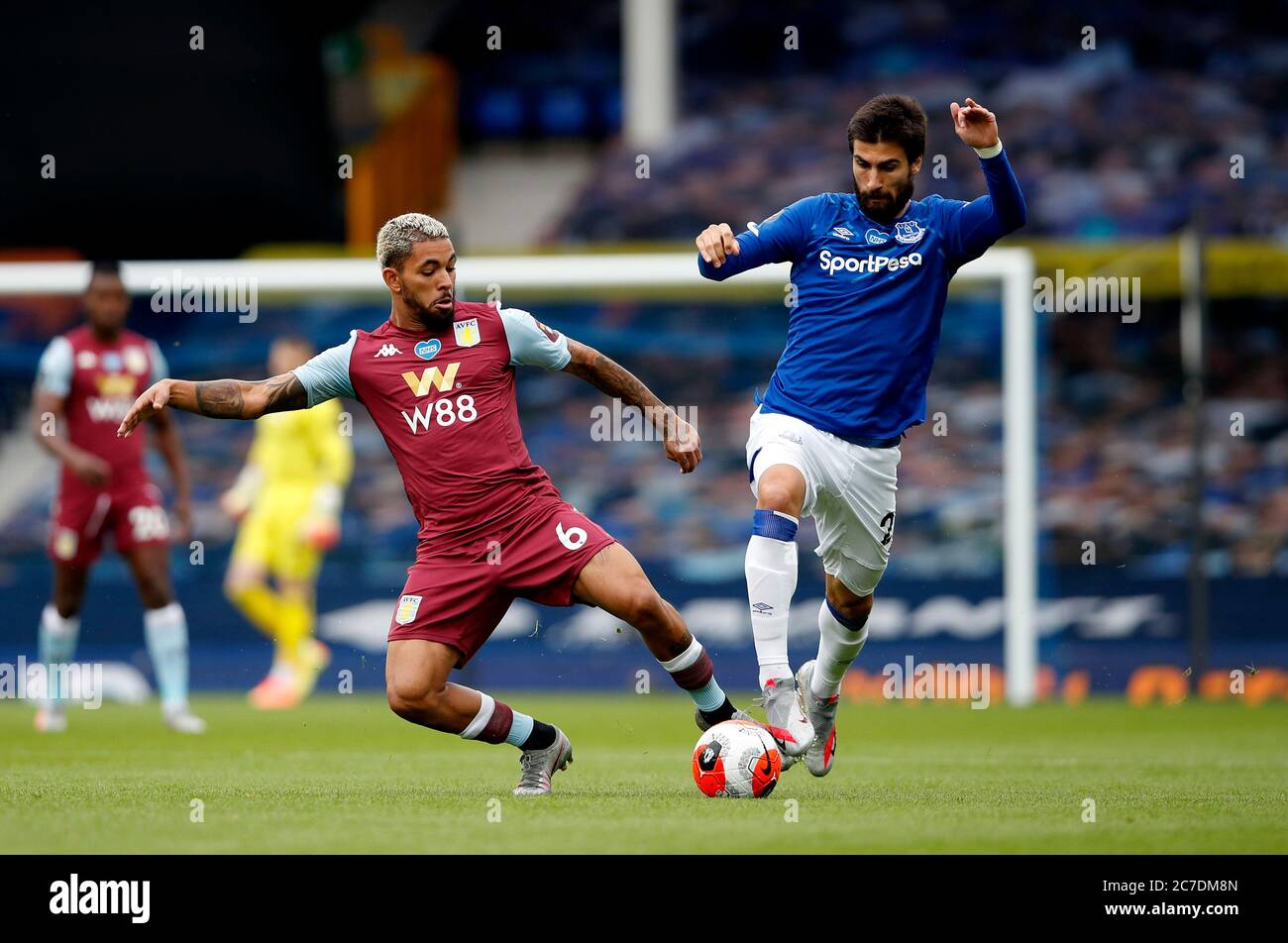 Everton’s Andre Gomes (right) and Aston Villa's Douglas Luiz battle for the ball during the Premier League match at Goodison Park, Liverpool. Stock Photo