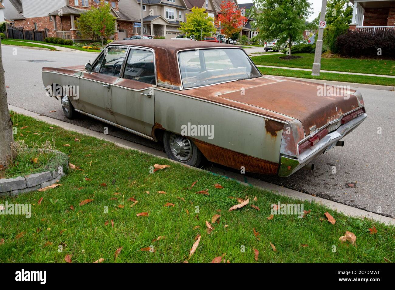 Red Car Rusted Rusty Red Hood High Resolution Stock Photography and Images - Alamy