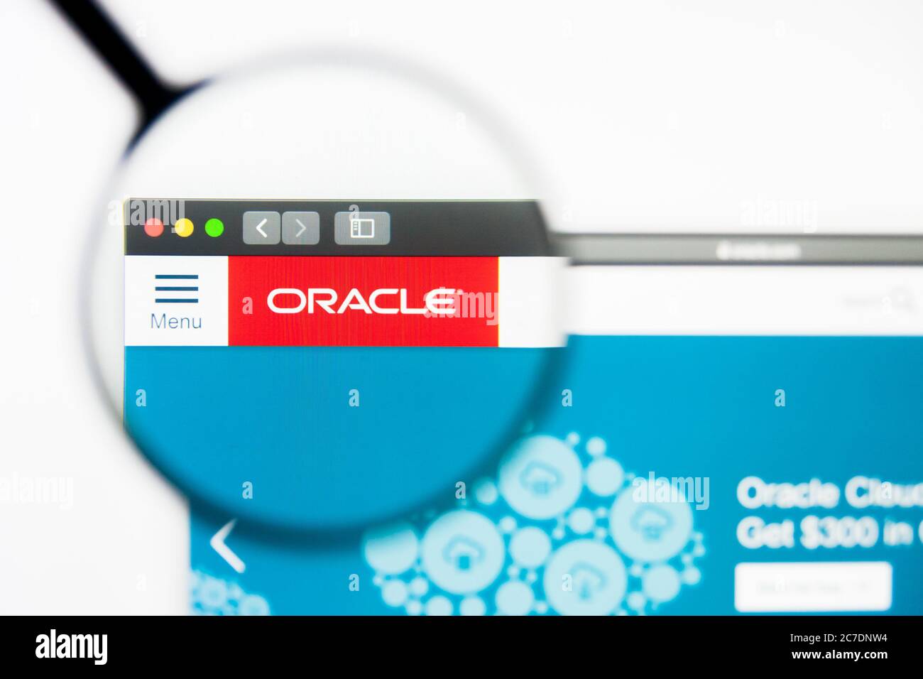 Los Angeles, California, USA - 8 April 2019: Illustrative Editorial of Oracle website homepage. Oracle logo visible on display screen. Stock Photo