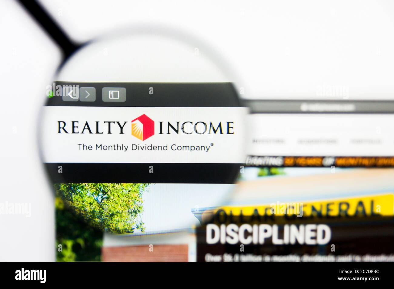 Los Angeles, California, USA - 25 March 2019: Illustrative Editorial of Realty Income website homepage. Realty Income logo visible on display screen. Stock Photo