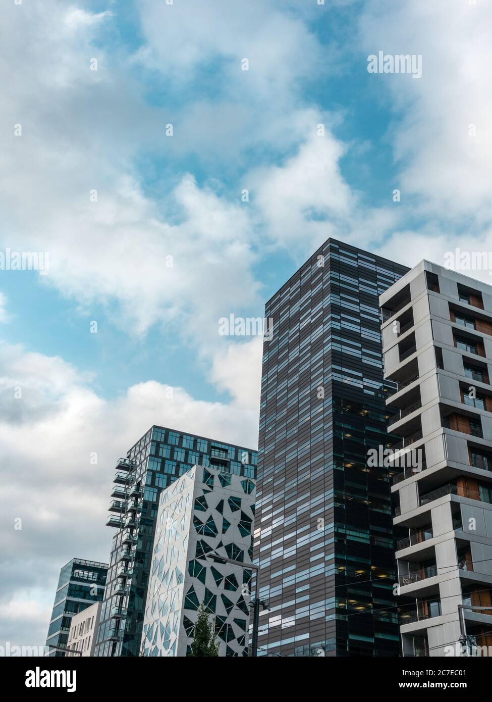 modern-business-district-in-oslo-on-cloudy-epic-sky-norway