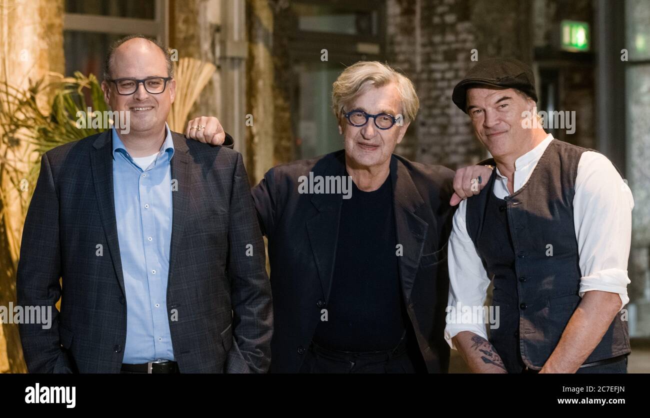 Hamburg, Germany. 16th July, 2020. The film directors Eric Friedler (l-r), Wim Wenders and Andreas 'Campino' Frege are together on the occasion of the Hamburg premiere of the film Desperado at Zeise Kinos. The two directors were given the exclusive opportunity to accompany Wenders through his everyday life as an artist and to make portraits. Credit: Markus Scholz/dpa/Alamy Live News Stock Photo