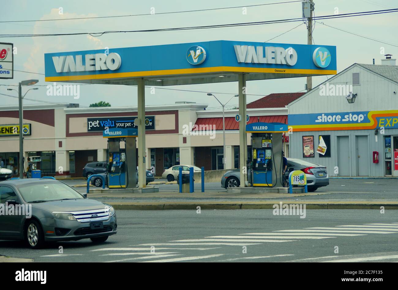 Valero [gas station] hires stock photography and images Alamy