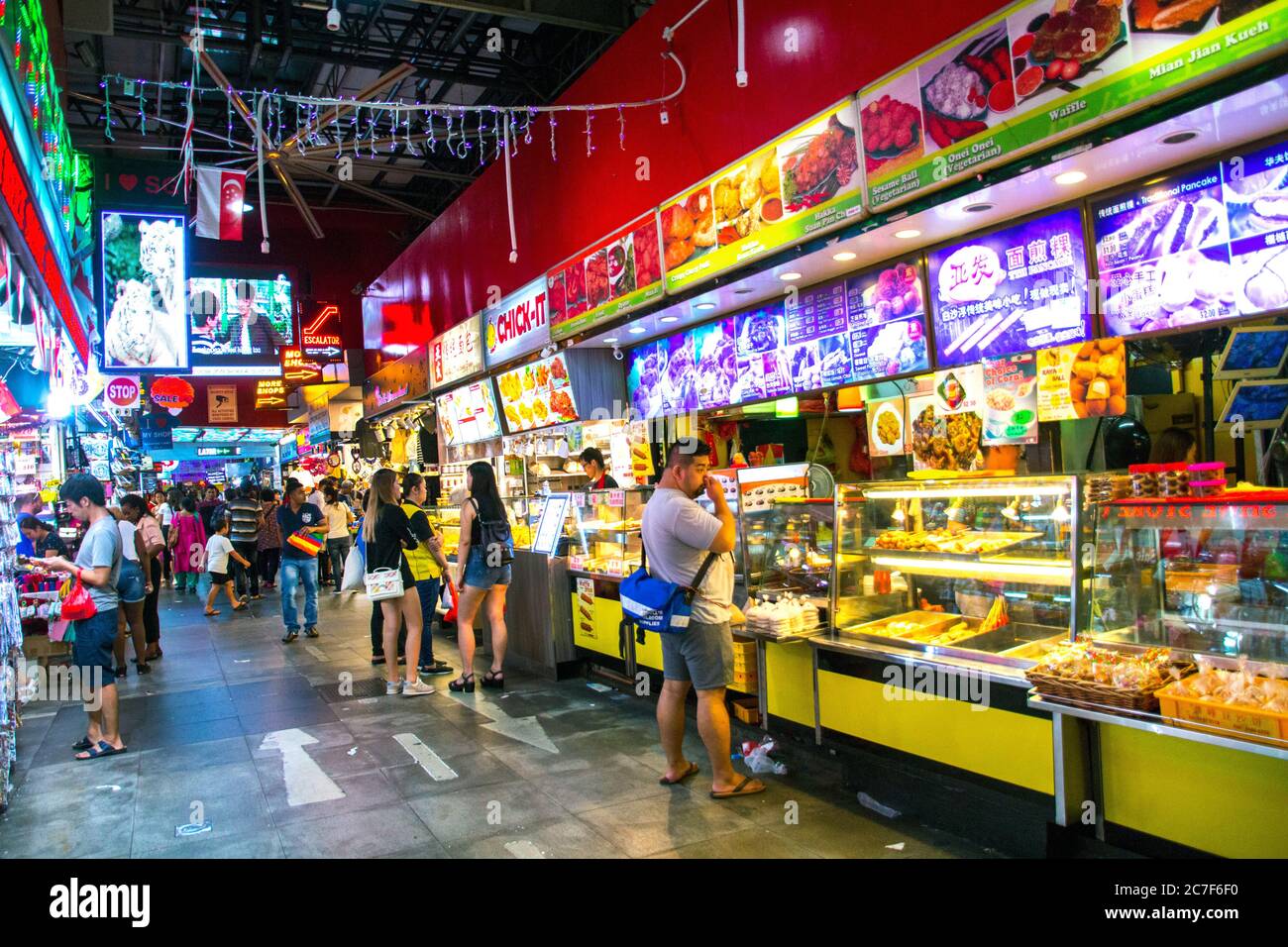tourists and locals in bugis street market,biggest market in singapore,bugis,singapore,chinese market,singapore shopping,PRADEEP SUBRAMANIAN Stock Photo