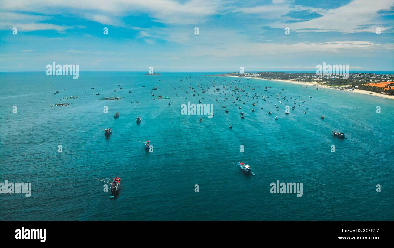 Drone shot beach water boats hi-res stock photography and images - Alamy