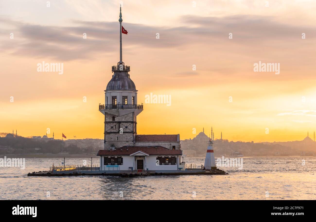 Lighthouse, Leander's Tower or Girls' Tower, Kiz Kulesi, at sunset, island in the Bosporus, Ueskuedar, Istanbul, Turkey Stock Photo