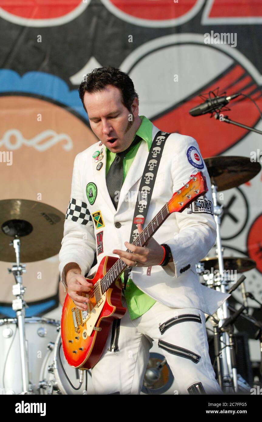 Aaron Barrett of Reel Big Fish performing during the Bamboozle Left at the Verizon Wireless Amphitheater in Irvine. Credit: Jared Milgrim/The Photo Access Stock Photo - Alamy Aaron Barrett of Reel Big Fish performing during the Bamboozle Left at the Verizon Wireless Amphitheater in Irvine. Credit: Jared Milgrim/The Photo Access Stock Photo - Alamy