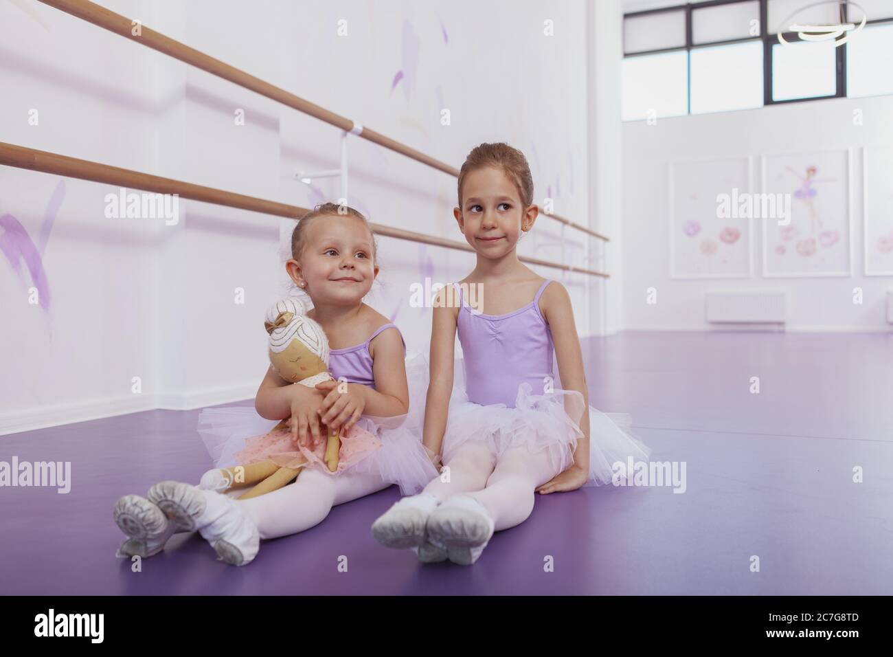 Gymnastics school girls hi-res stock photography and images - Page 2 - Alamy