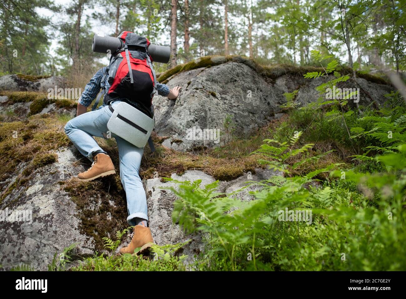 Athletic young man hiking hi-res stock photography and images - Alamy