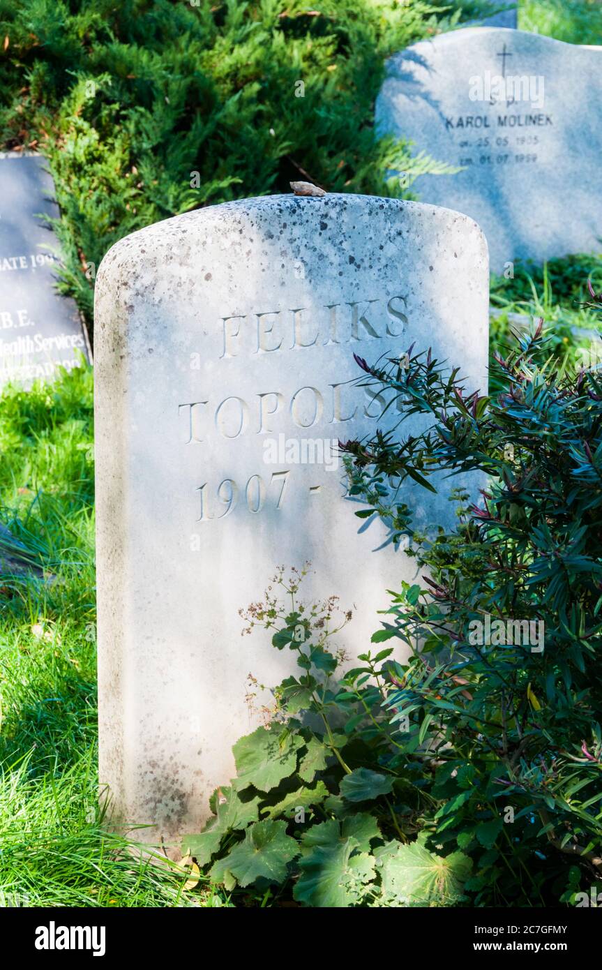 Grave of the artist Feliks Topolski in Highgate cemetery. Stock Photo