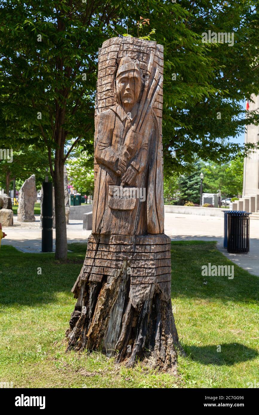 Tree carving hires stock photography and images Alamy